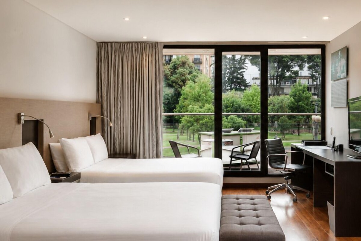 Family Suite | Premium bedding, down comforters, pillowtop beds, desk