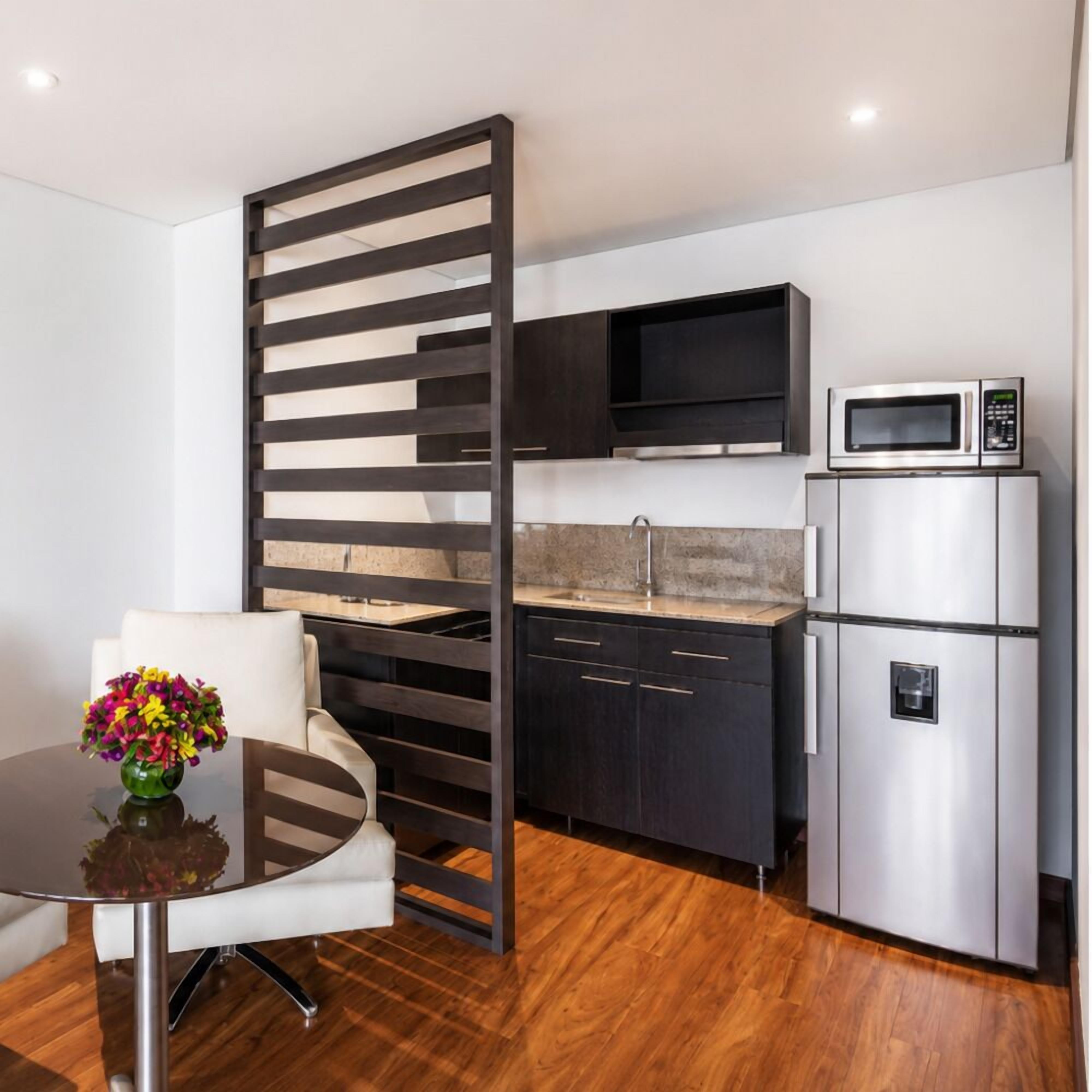 Suite | Private kitchen | Microwave