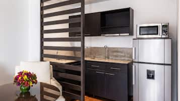 Suite | Private kitchen | Microwave