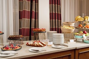 Buffet déjeuner gratuit tous les jours