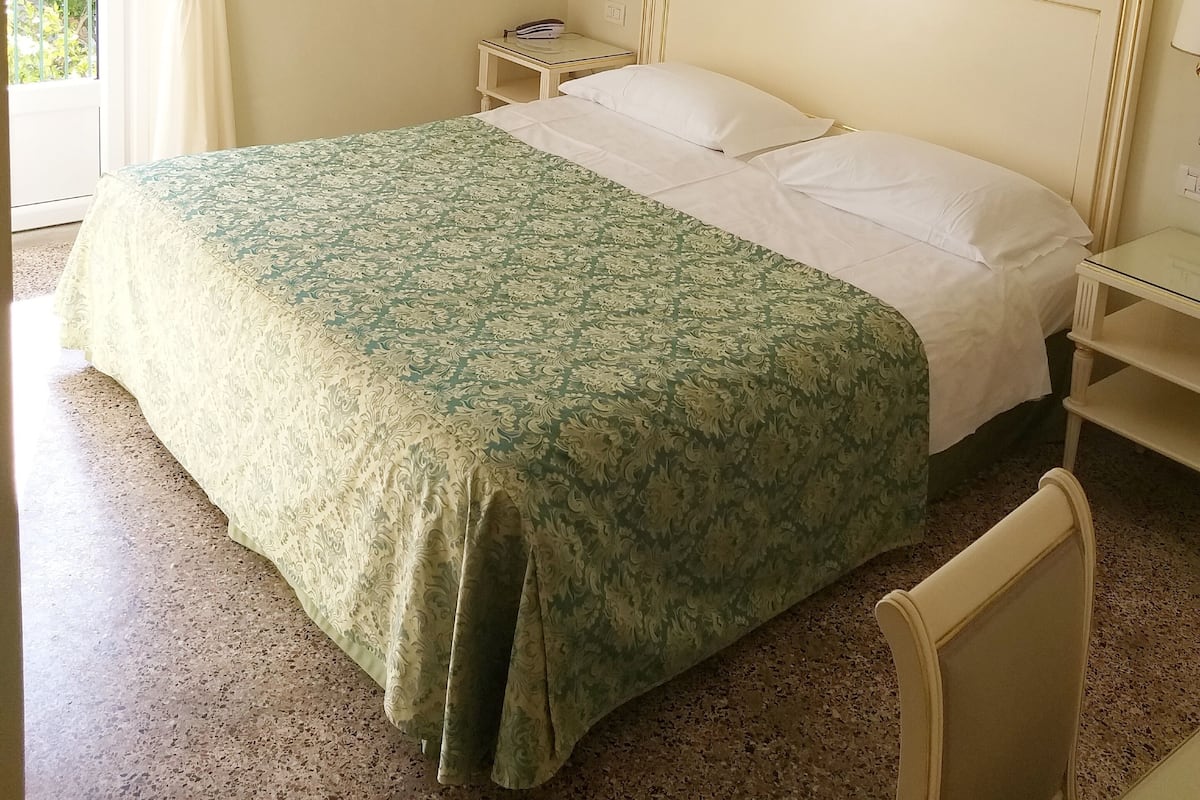 Standard Double Room, Garden View
