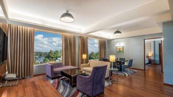 Minibar, in-room safe, desk, laptop workspace