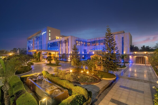 المنشأة من الخارج