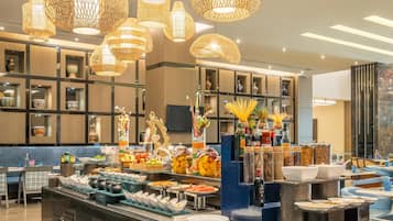 2 restaurants, spécialités Cuisine internationale