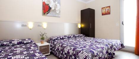 Triple Room | In-room safe, blackout drapes, free WiFi, bed sheets