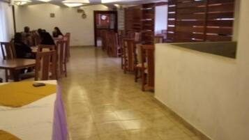 Breakfast, lunch, dinner served; local cuisine