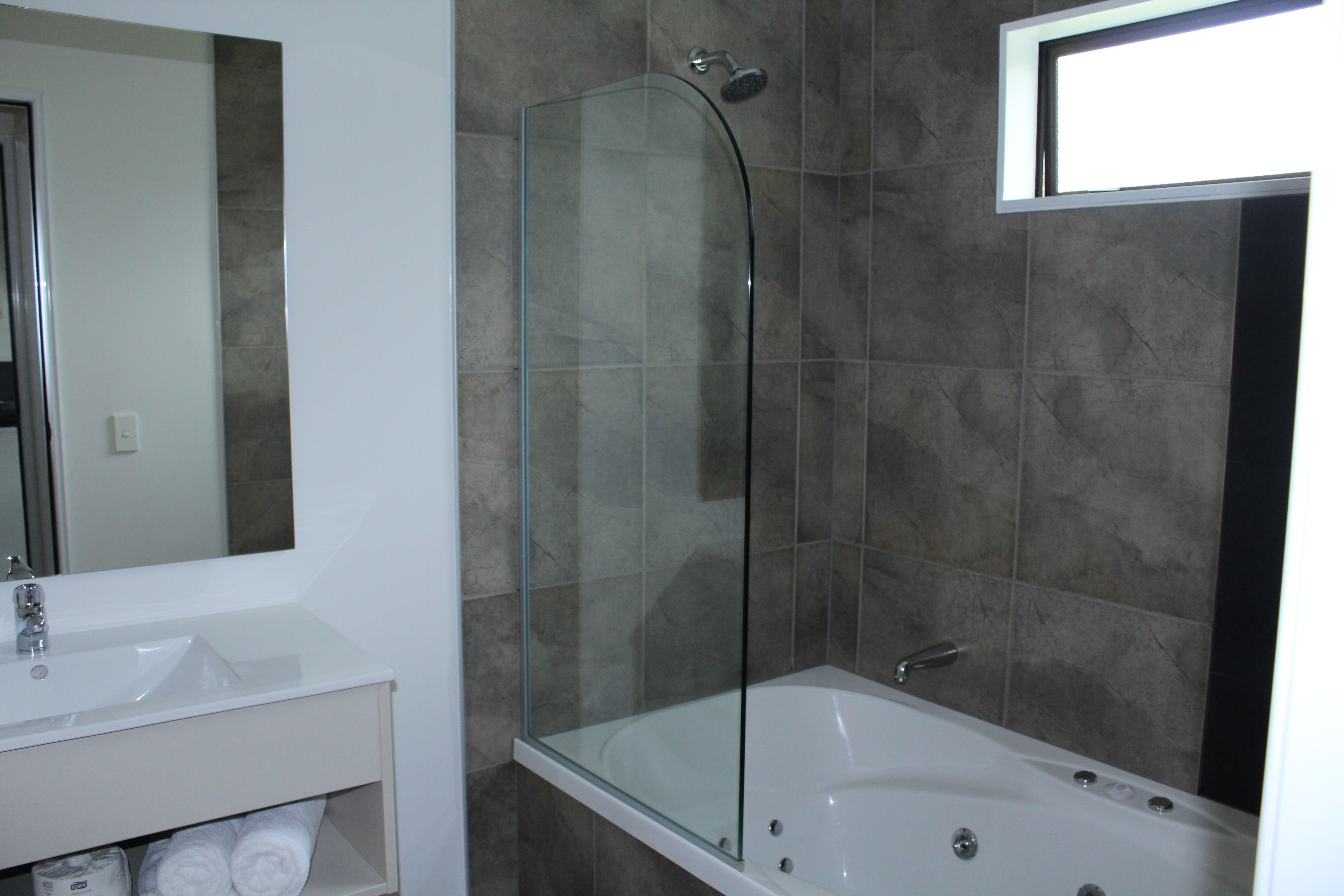 superior apartment, kitchen | bathroom | towels