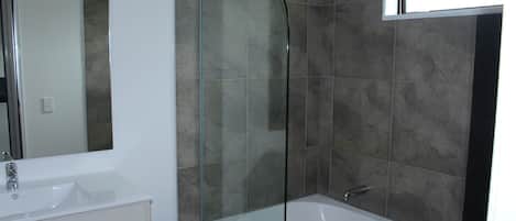 Departamento superior, cocina | Baño | Toallas