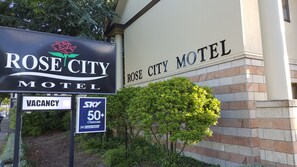 Front of property - Rose City Motel (Palmerston North)