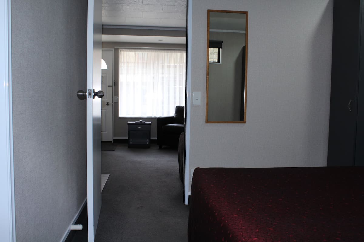 Executive Suite, 1 Bedroom, Jetted Tub | Premium bedding, in-room safe, desk, iron/ironing board