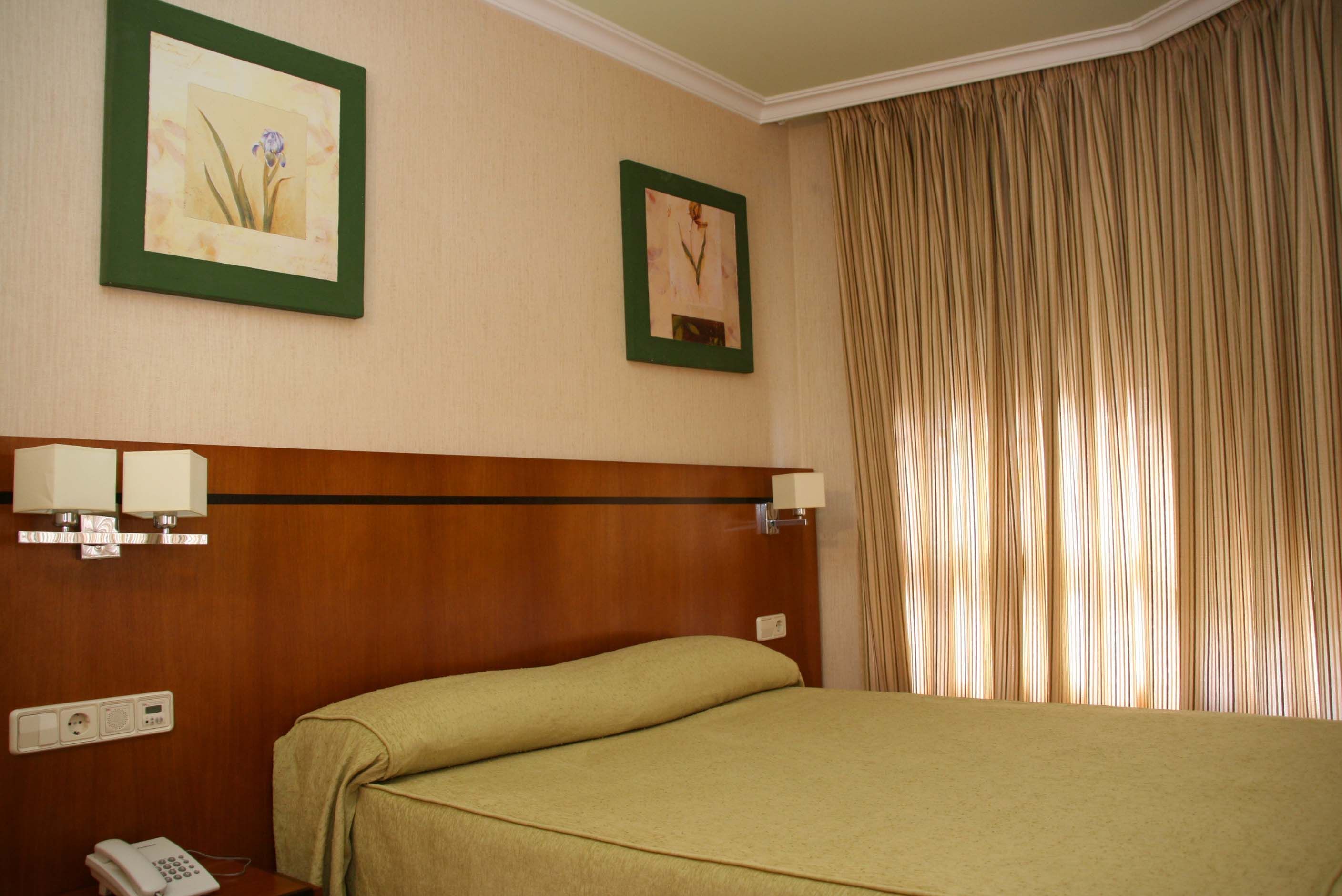 in-room safe, desk, iron/ironing board, free wifi