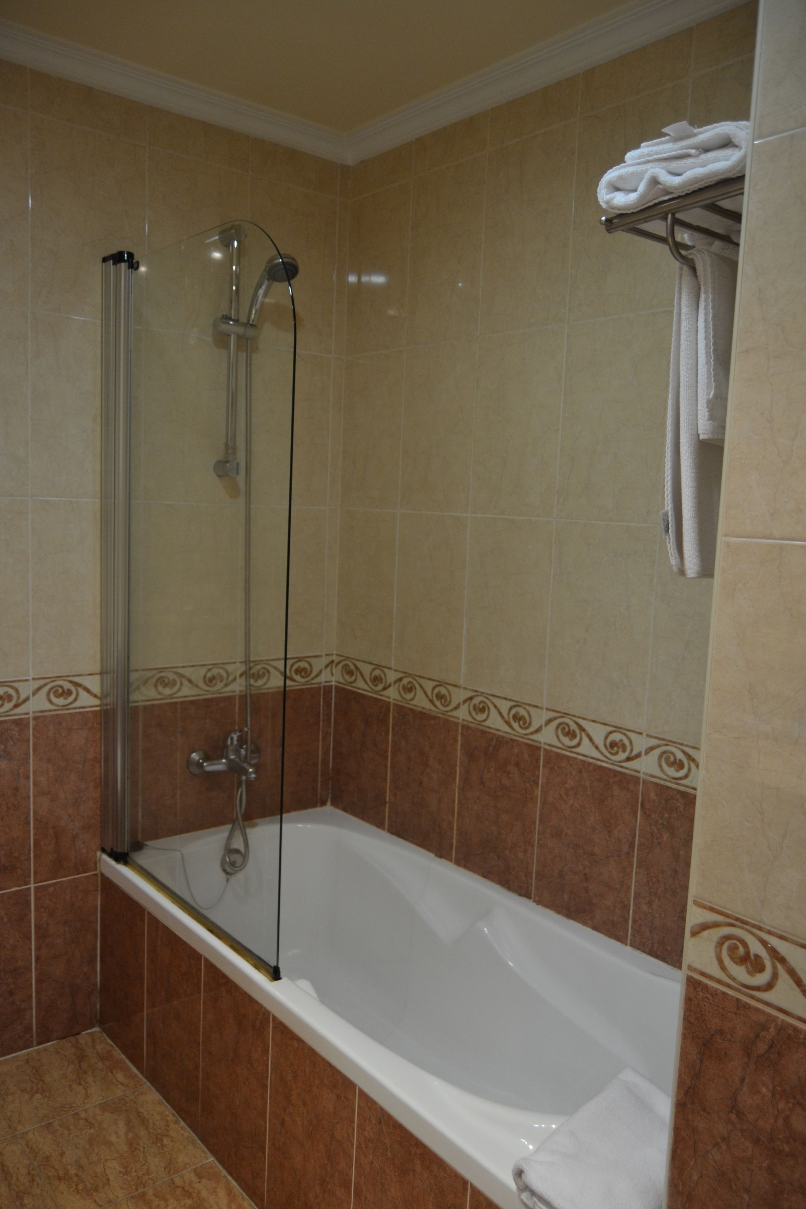 triple room | in-room safe, desk, iron/ironing board, free wifi