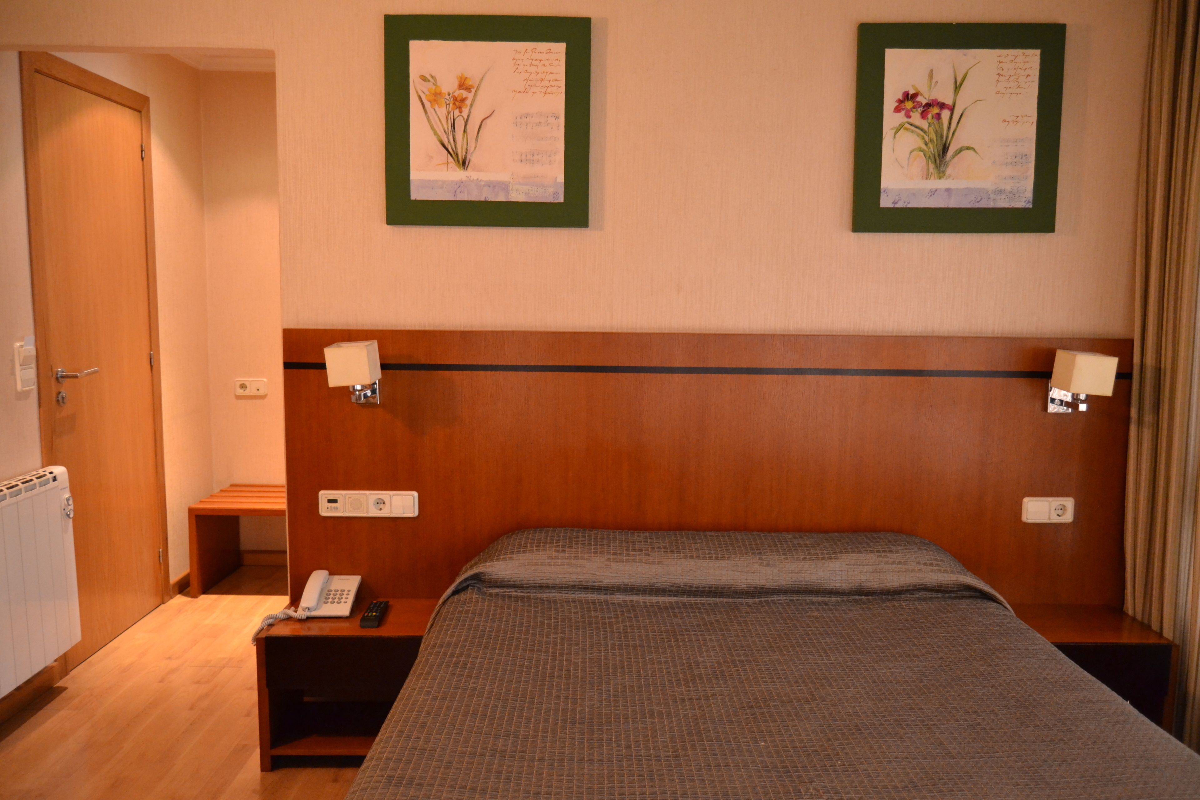 single room | in-room safe, desk, iron/ironing board, free wifi