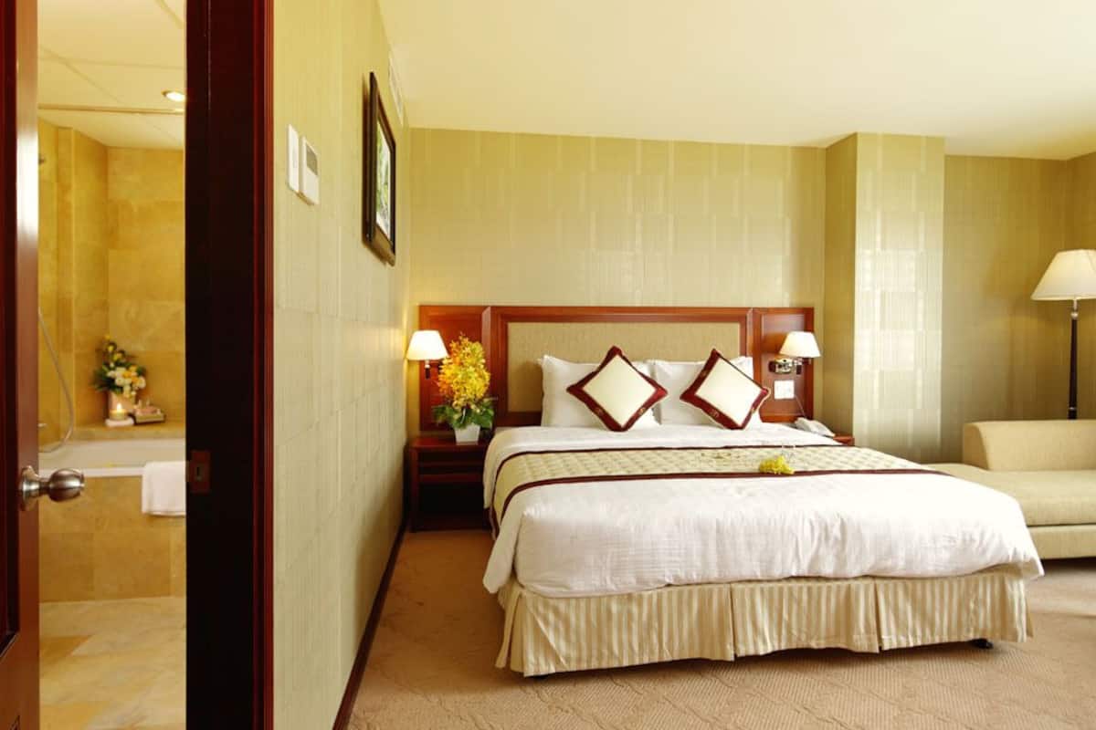 Premium bedding, memory foam beds, minibar, in-room safe