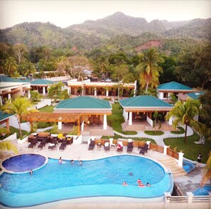 2 outdoor pools, pool umbrellas - Paraiso Rainforest and Beach Hotel (Omoa)
