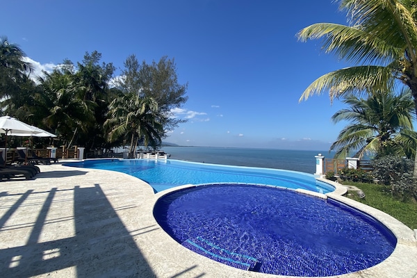 2 outdoor pools, pool umbrellas