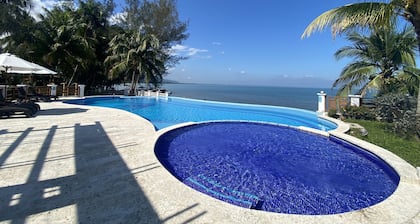 Paraiso Rainforest and Beach Hotel