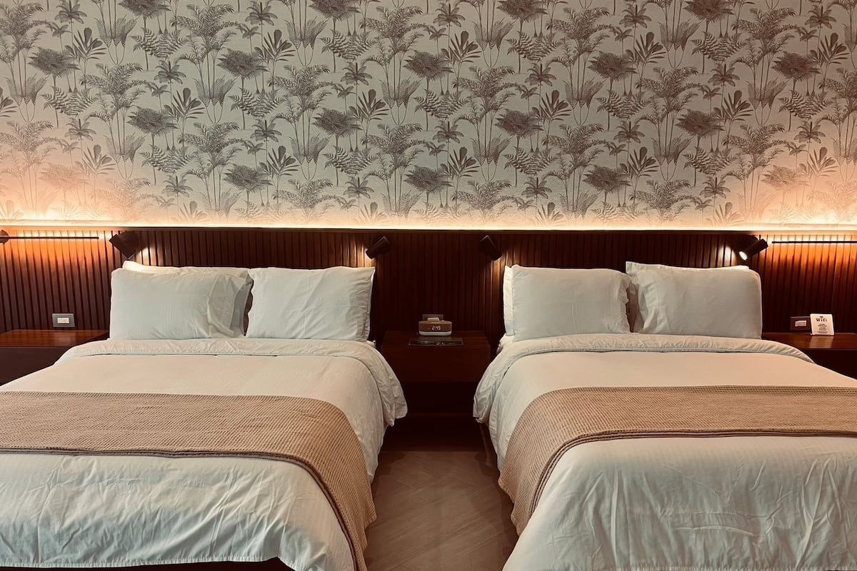 Zimmer | Hochwertige Bettwaren, Zimmersafe, individuell dekoriert