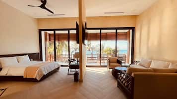 Premium bedding, in-room safe, individually decorated