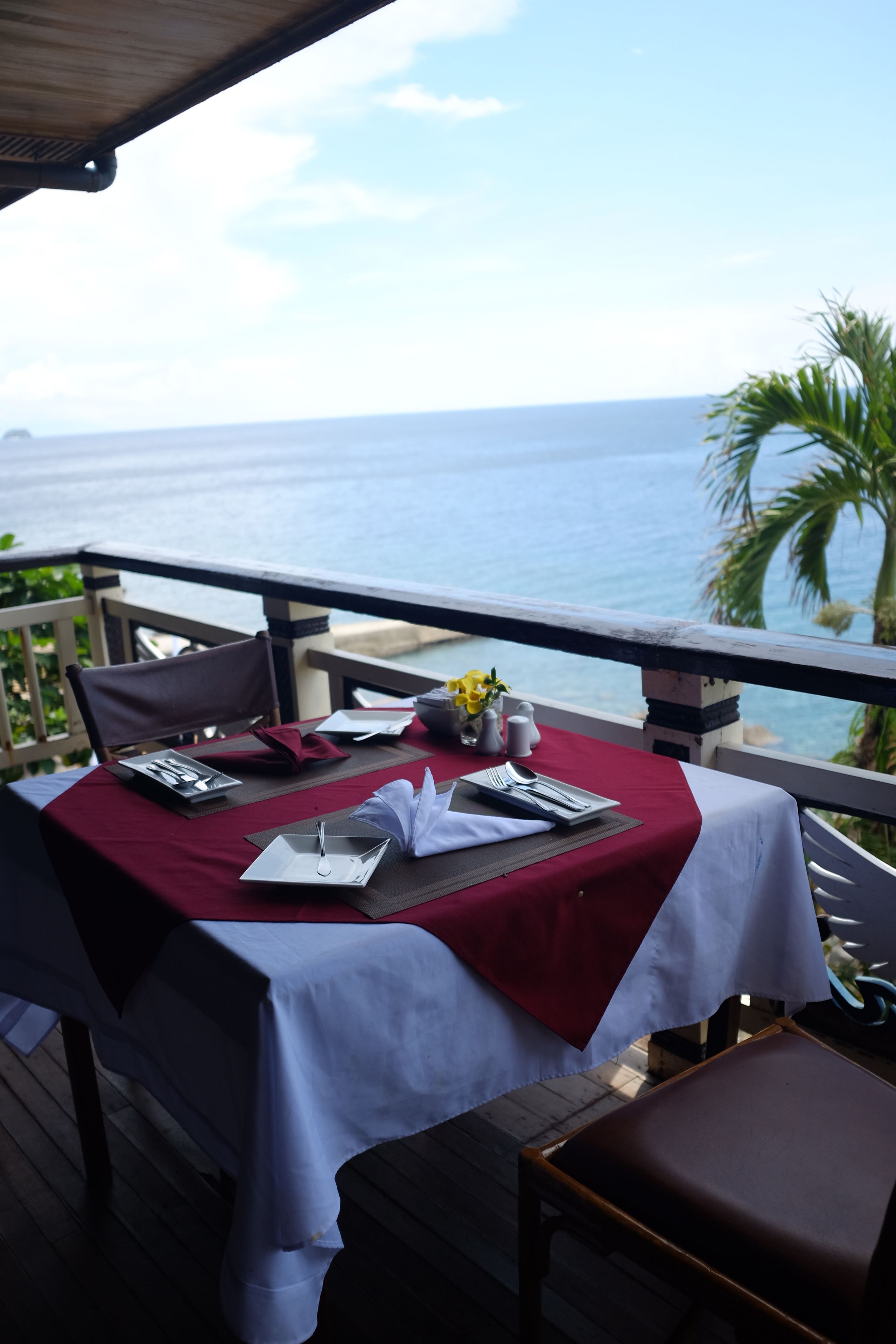 早餐，供應午餐和晚餐