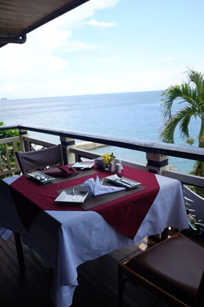 Frukost, lunch och middag serveras