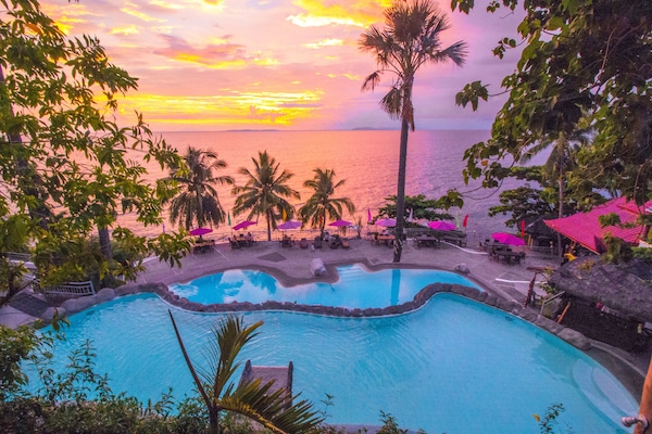 3 outdoor pools