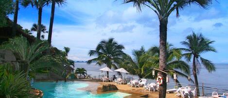 3 من حمّامات السباحة الخارجية