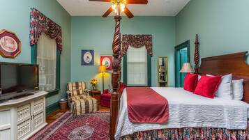 Premium Room, 1 Queen Bed, Jetted Tub, Ground Floor | Premium bedding, free WiFi, bed sheets