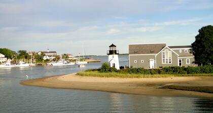 Ocean Street Inn on Hyannis Harbor