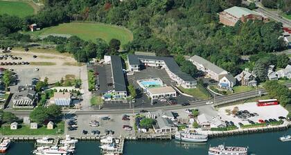 Ocean Street Inn on Hyannis Harbor