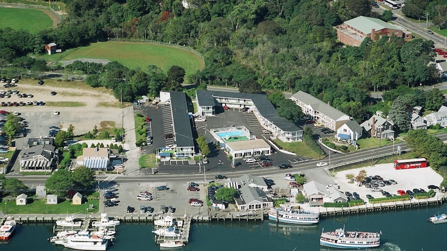 Ocean Street Inn on Hyannis Harbor