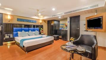 Hypo-allergenic bedding, minibar, in-room safe, soundproofing