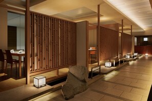 2 restaurants; lunch and dinner served  - Sheraton Grand Hiroshima Hotel (Hiroshima)
