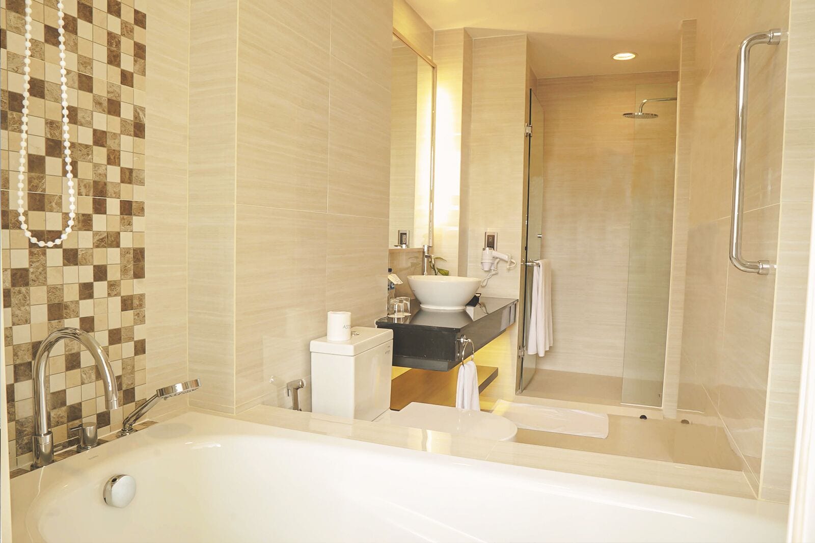 deluxe room | bathroom | free toiletries, hair dryer, slippers, towels
