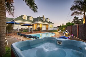 Bañera de hidromasaje exterior