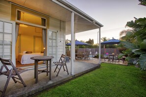 Villa (Gold Room) | Pillowtop beds, free WiFi, bed sheets - Warkworth Lodge (Warkworth)
