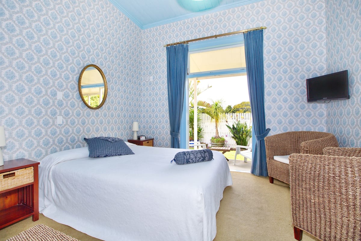 Villa (Blue Room) | 1 bedroom, pillowtop beds, free WiFi, bed sheets