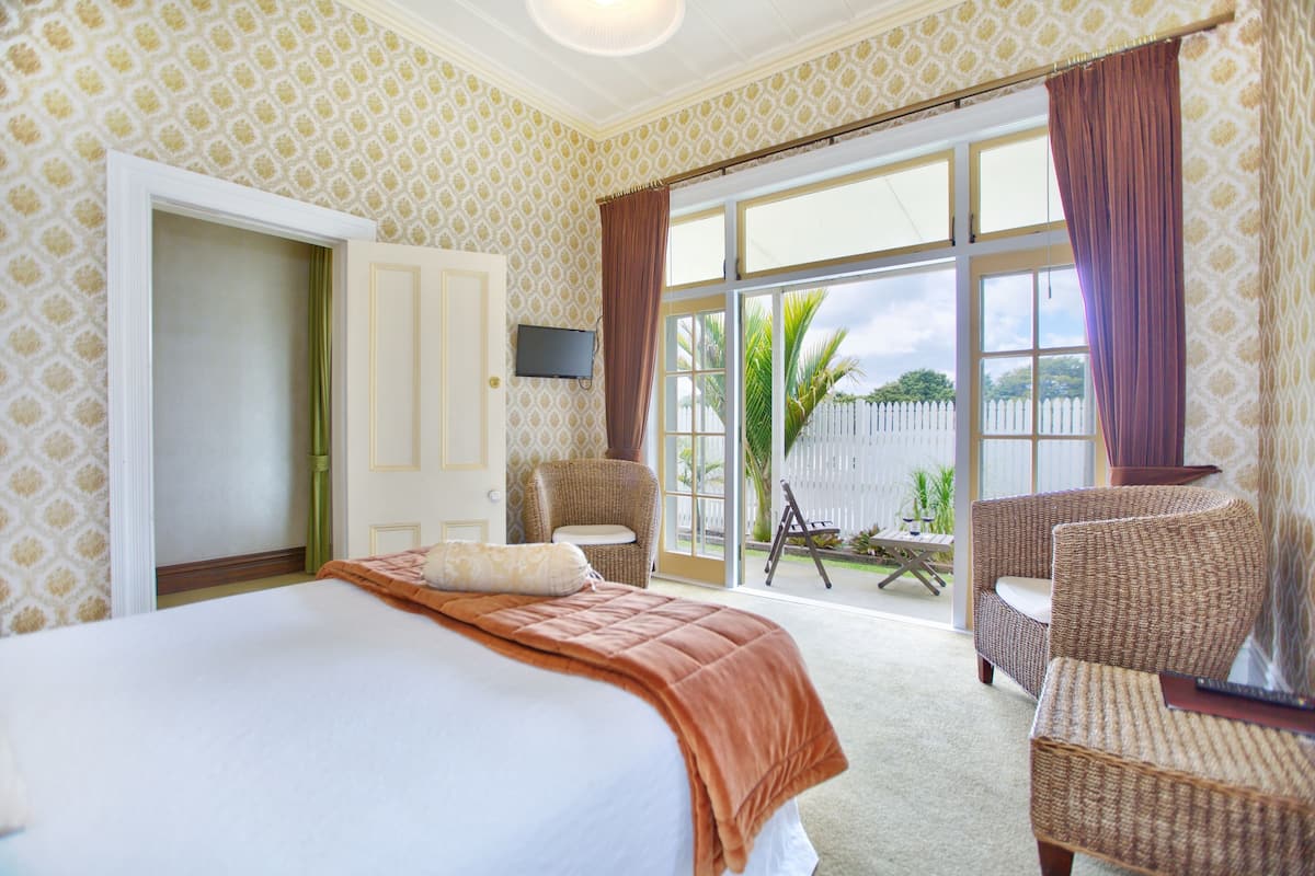 Villa (Gold Room) | 1 bedroom, pillowtop beds, free WiFi, bed sheets