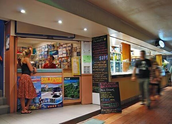 Gift shop - Nomads Esplanade (Cairns)