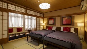 Twin Room with Tatami Area, Non Smoking | In-room safe, individually decorated, individually furnished