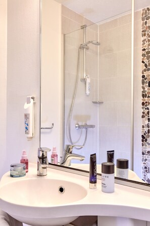 Regadera en el baño