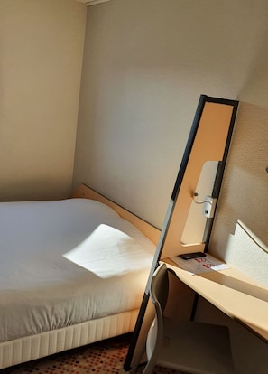 Dubbelrum | Sängtillbehör av högsta kvalitet, unika möbler och skrivbord