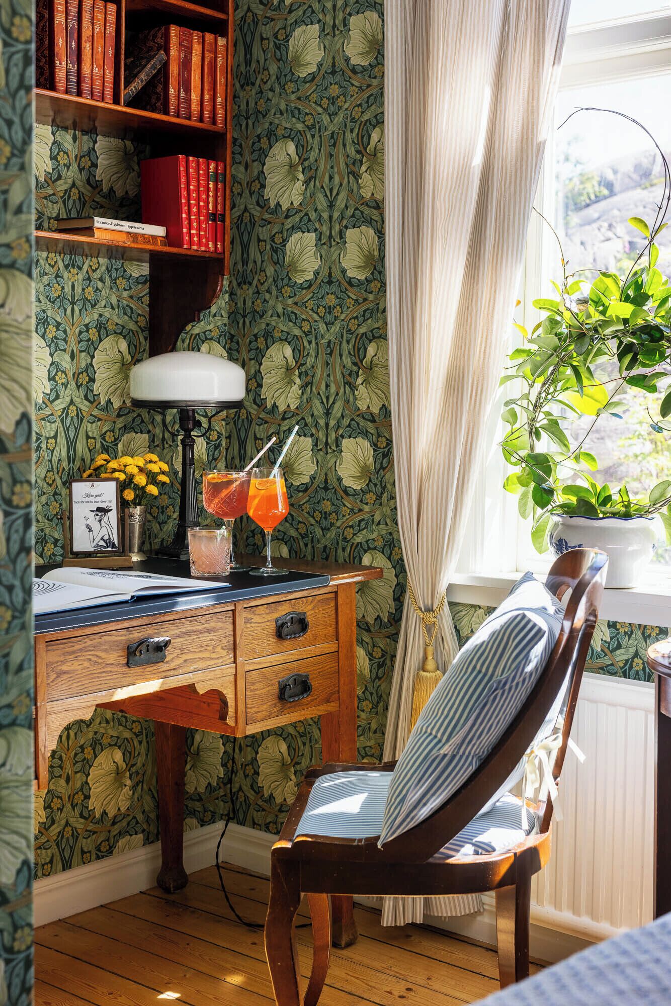 small double room with 140 cm wide bed | 1 bedroom, individually decorated, individually furnished