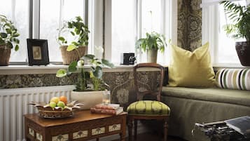 1 habitación, decoración personalizada y muebles diferentes