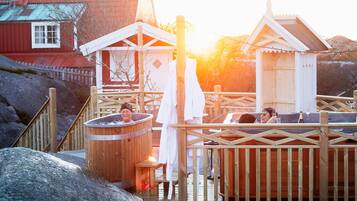 Tina de hidromasaje al aire libre