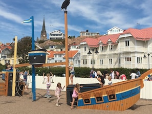 Children’s play area – outdoor