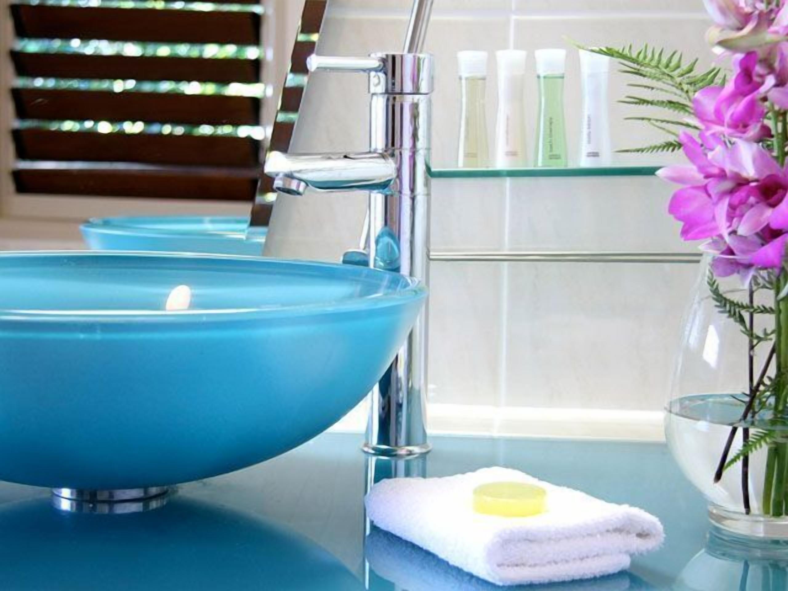 cottage | bathroom sink