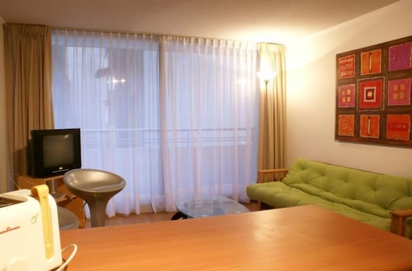 Téléviseur à écran plat de 20 po avec télévision par câble, téléviseur