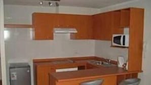 Wasserkocher mit Kaffee-/Teezubehör, Kühlschrank, Mikrowelle