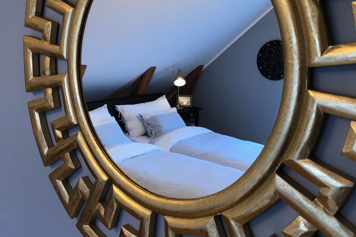 egyptian cotton sheets, premium bedding, down duvets, pillow-top beds